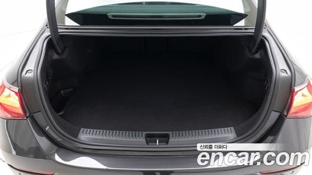 Mercedes-Benz E-Class 2025 — ფოტო 11/20
