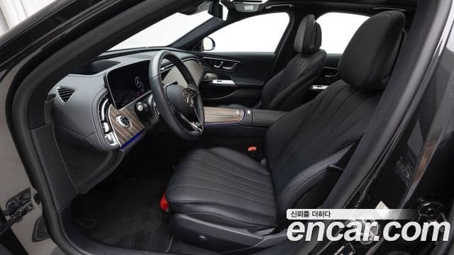 Mercedes-Benz E-Class 2025 — ფოტო 14/20