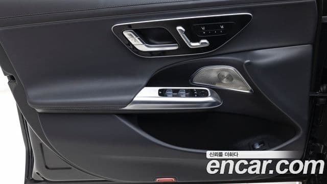 Mercedes-Benz E-Class 2025 — ფოტო 15/20