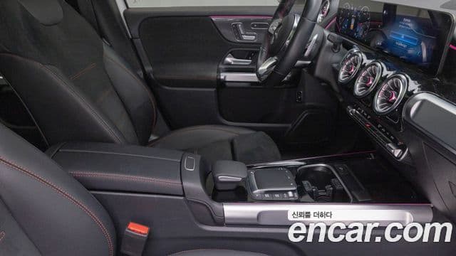 Mercedes-Benz GLB-Class 2023 — Фото 8/20