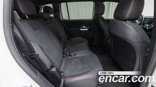 Mercedes-Benz GLB-Class 2023 — Фото 9/20