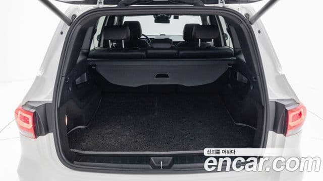 Mercedes-Benz GLB-Class 2023 — Фото 10/20