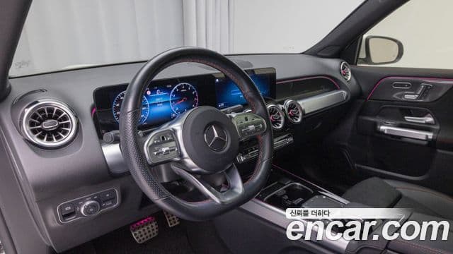 Mercedes-Benz GLB-Class 2023 — Фото 12/20