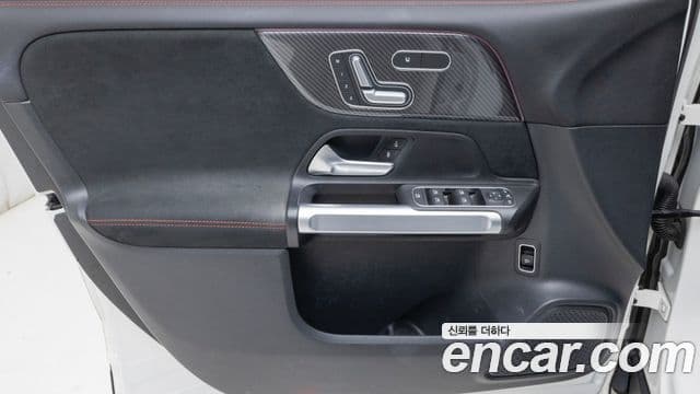 Mercedes-Benz GLB-Class 2023 — Фото 14/20