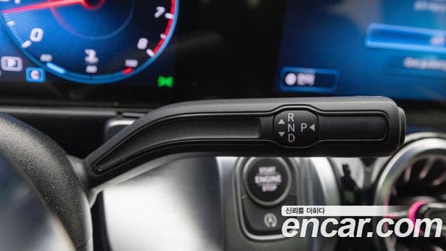 Mercedes-Benz GLB-Class 2023 — Фото 18/20