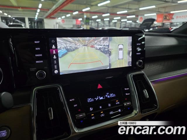 Kia Sorento 2021 — ფოტო 17/19