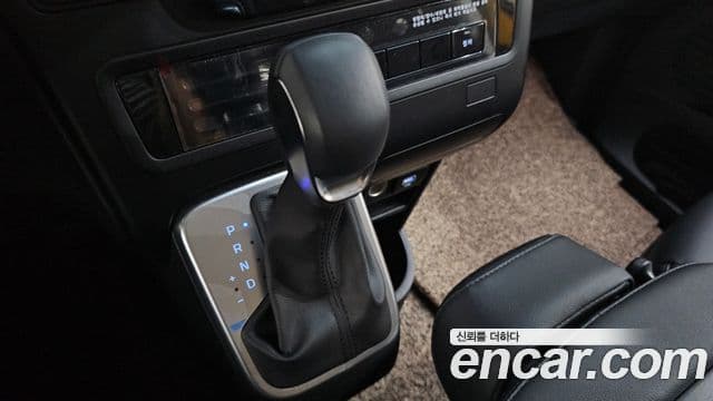 Hyundai Staria 2025 — ფოტო 9/20