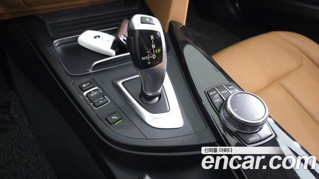 BMW 3 Series 2018 — ფოტო 7/20