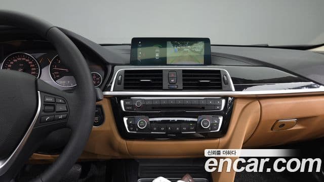 BMW 3 Series 2018 — ფოტო 15/20