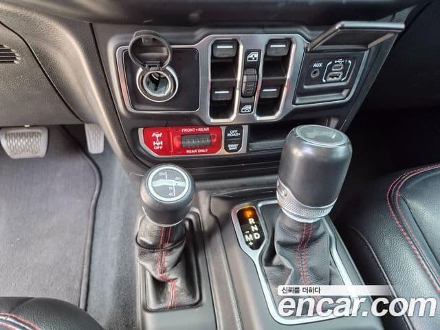 Jeep Wrangler 2023 — Şəkil 8/15
