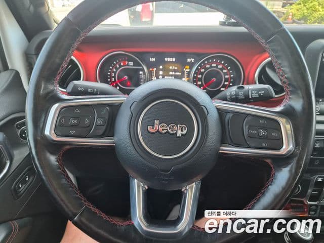 Jeep Wrangler 2021 — Photo 16/17