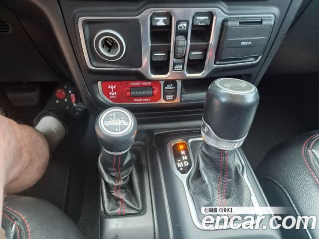 Jeep Wrangler 2021 — Photo 9/17