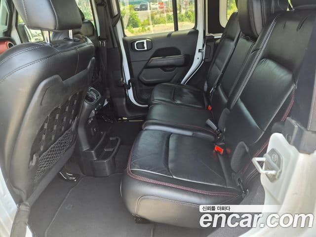 Jeep Wrangler 2021 — Photo 10/17