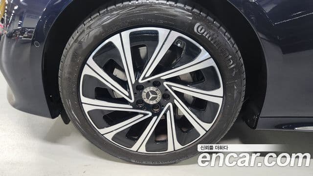 Mercedes-Benz E-Class 2025 — ფოტო 18/20