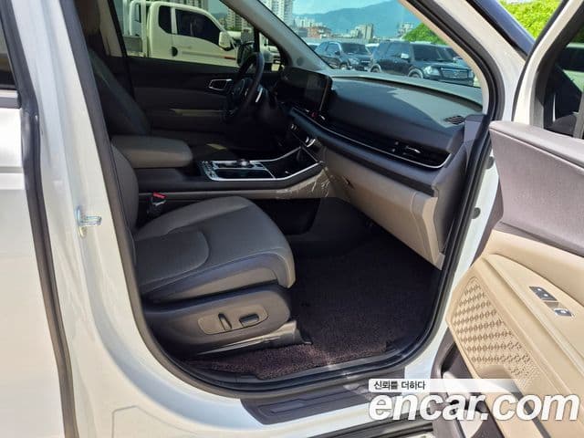 Kia Carnival 2024 — ფოტო 13/20