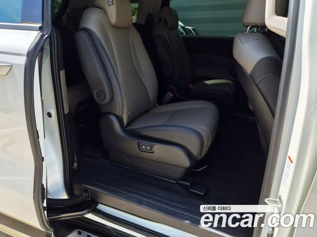 Kia Carnival 2024 — ფოტო 14/20