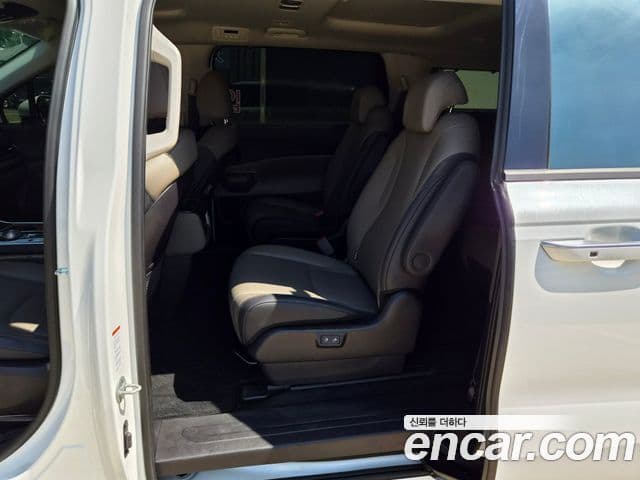 Kia Carnival 2024 — ფოტო 16/20