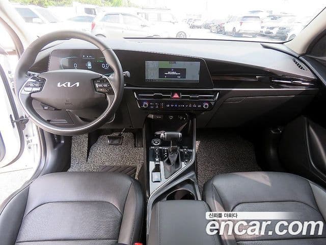 Kia Niro 2022 — Фото 8/19