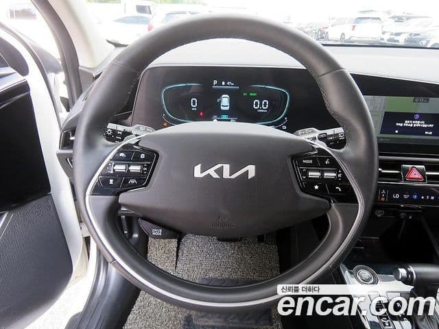 Kia Niro 2022 — Фото 9/19