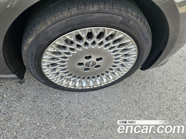 Genesis Electrified G80 2023 — Şəkil 17/19
