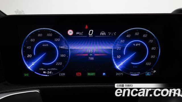 Mercedes-Benz EQB 2025 — ფოტო 18/20
