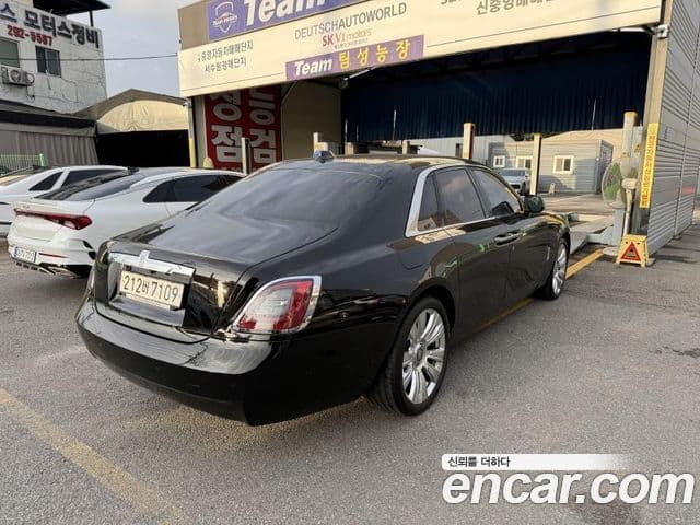 Rolls-Royce Ghost 2021 — ფოტო 3/19
