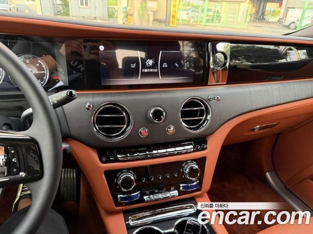 Rolls-Royce Ghost 2021 — ფოტო 14/19