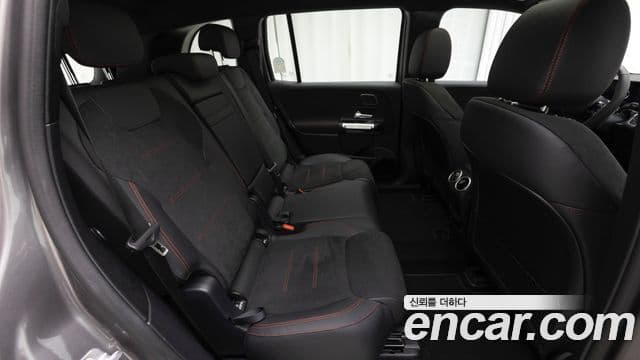 Mercedes-Benz EQB 2025 — ფოტო 16/20