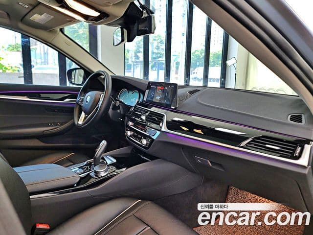 BMW 5 Series 2018 — Şəkil 11/20