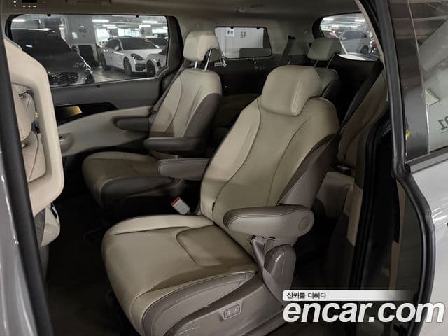 Kia Carnival 2025 — Фото 18/20