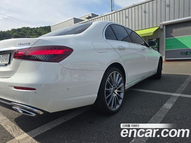 Mercedes-Benz E-Class 2023 — Фото 2/17
