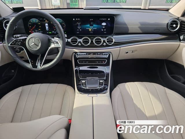 Mercedes-Benz E-Class 2023 — Фото 9/17