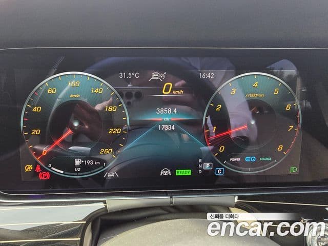 Mercedes-Benz E-Class 2023 — Фото 7/17