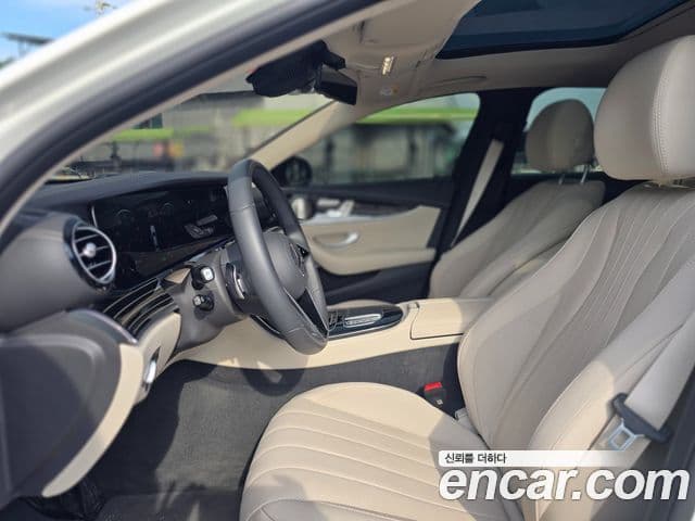 Mercedes-Benz E-Class 2023 — Фото 8/17