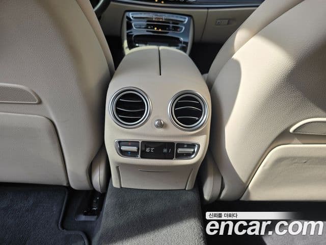 Mercedes-Benz E-Class 2023 — Фото 11/17