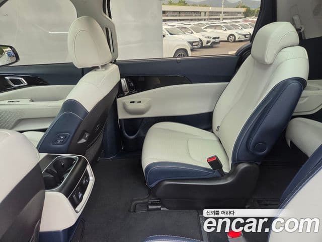 Kia Carnival 2024 — Şəkil 8/20