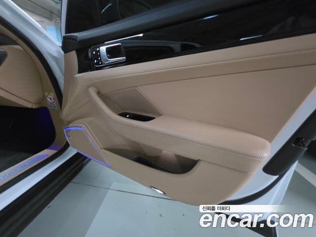 Porsche Panamera 2018 — Şəkil 7/18