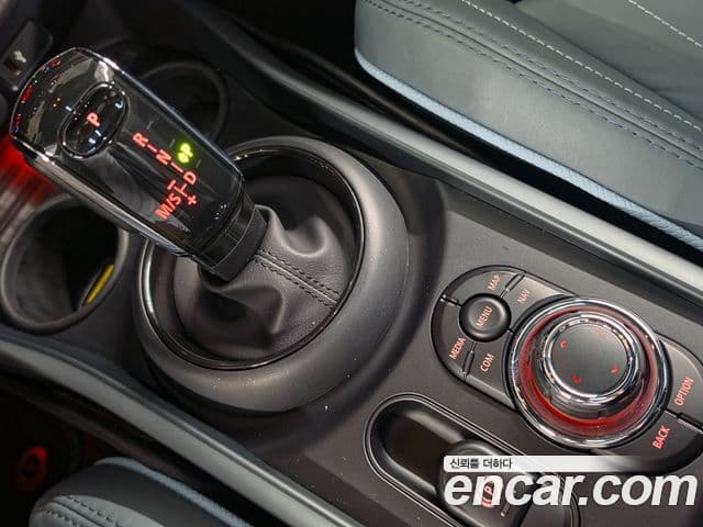 Mini Cooper S Clubman 2024 — ფოტო 7/19