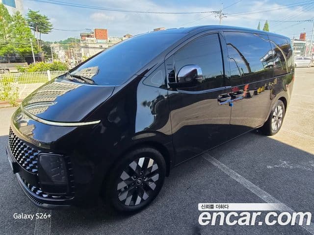 Hyundai Staria 2023 — ფოტო 3/20