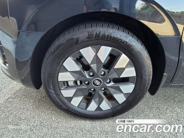 Hyundai Staria 2023 — ფოტო 4/20