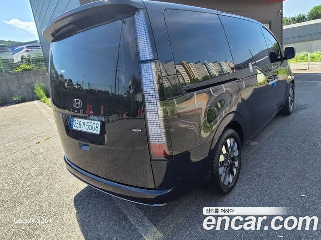 Hyundai Staria 2023 — ფოტო 8/20