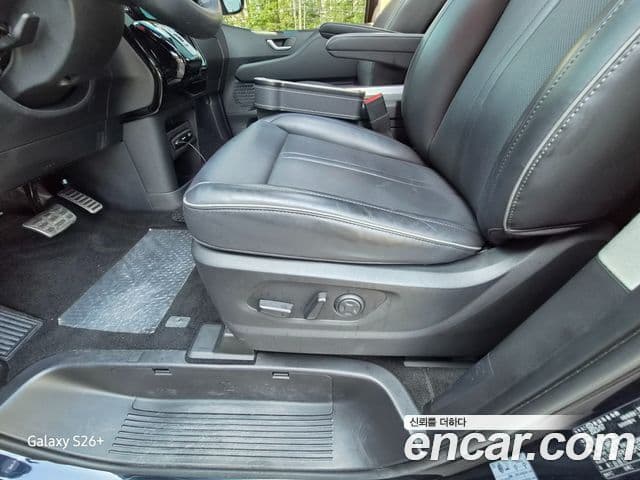 Hyundai Staria 2023 — ფოტო 12/20
