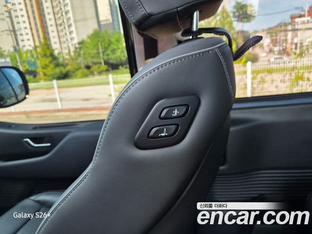 Hyundai Staria 2023 — ფოტო 13/20