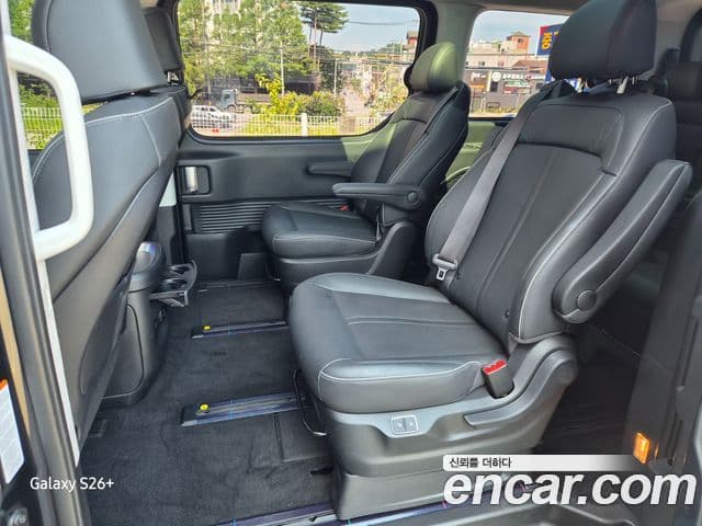 Hyundai Staria 2023 — ფოტო 17/20