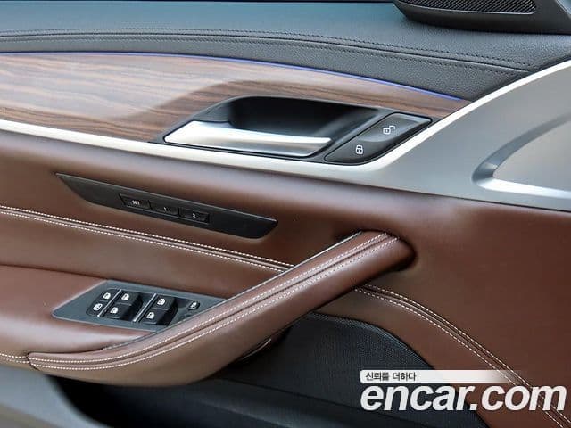 BMW 5 Series 2018 — Фото 14/20