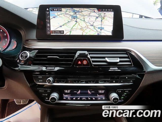 BMW 5 Series 2018 — Фото 15/20