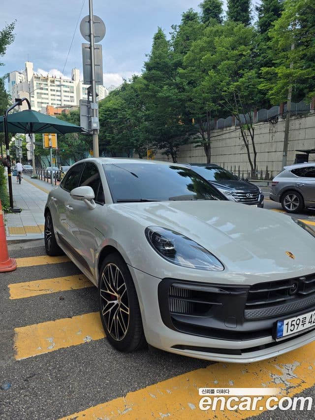 Porsche Macan 2023 — Şəkil 3/18