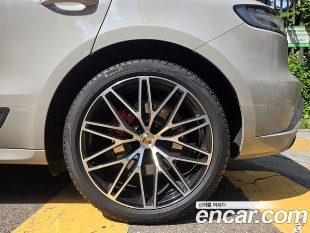Porsche Macan 2023 — Şəkil 8/18