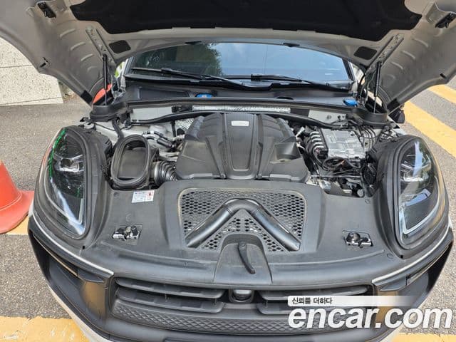 Porsche Macan 2023 — Şəkil 12/18