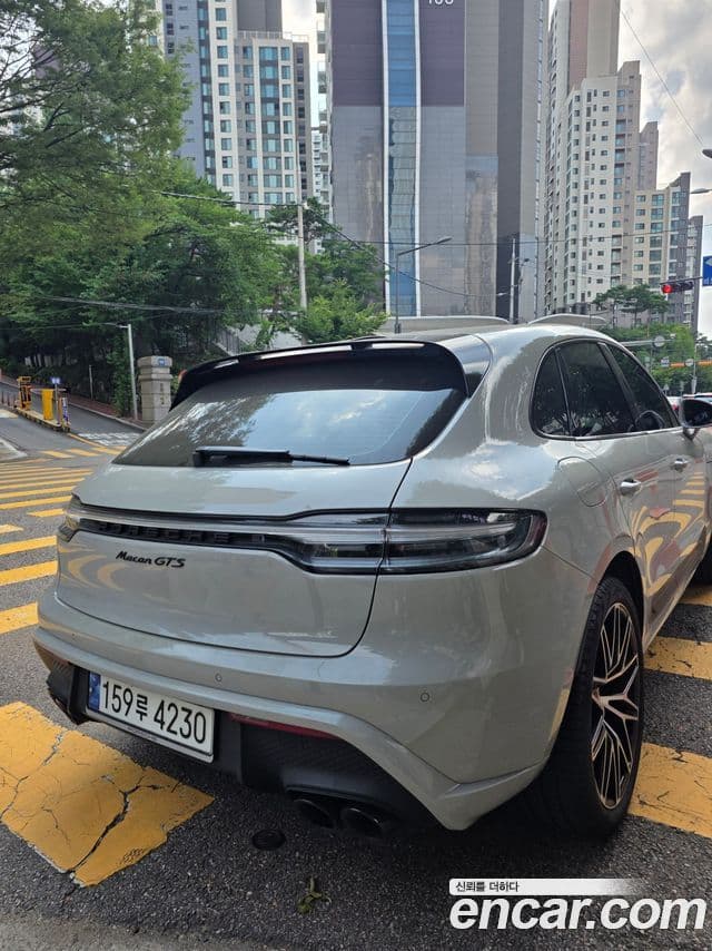 Porsche Macan 2023 — Şəkil 9/18
